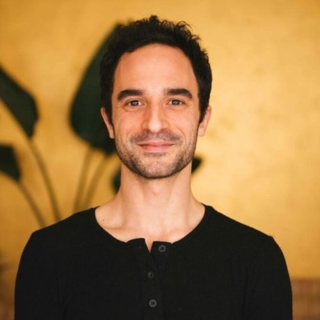 Professeur de yoga Tony Chassan