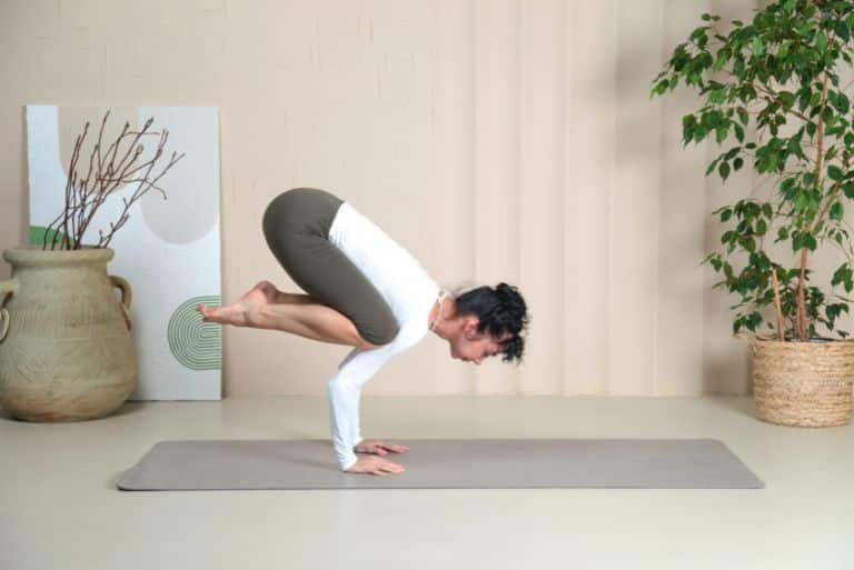 posture du corbeau yoga