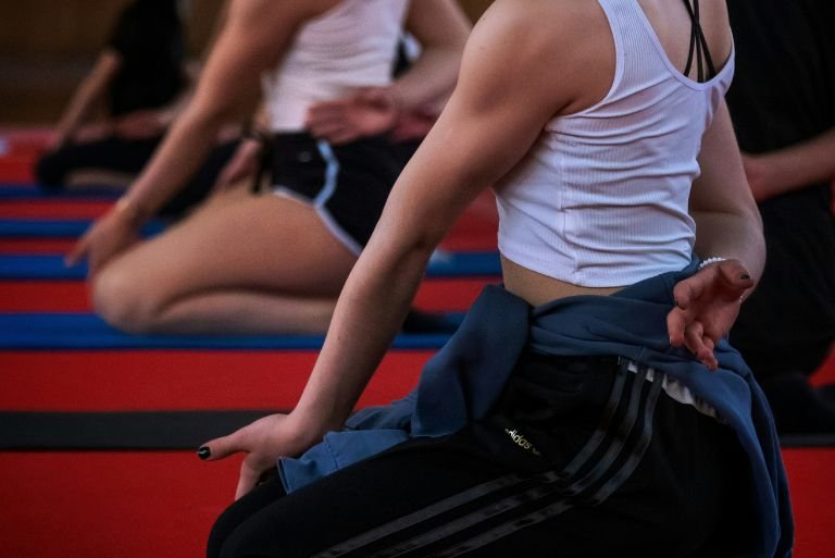 cours de yoga en salle